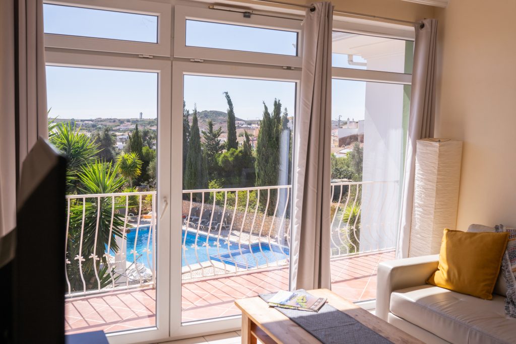 Portugal Algarve Pool Swimmingpool Raposeira Vila do Bispo Apartment Familie Familienurlaub Surfen AirBnB