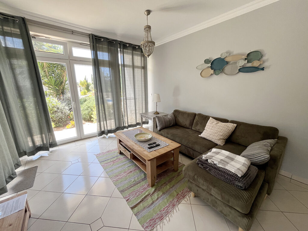 Portugal Algarve Pool Swimmingpool Raposeira Vila do Bispo Apartment Familie Familienurlaub Surfen AirBnB